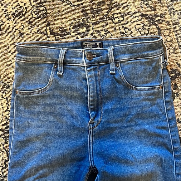 Abercrombie and Fitch high rise Jean legging - Picture 2 of 5